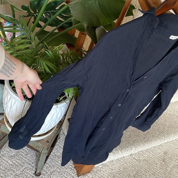 Abercrombie & Fitch Gauzy Cotton Crinkled Button Down Top - Picture 4 of 9